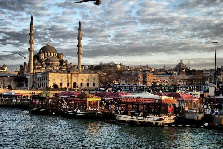 Istanbul Full Day Bosphorus Cruise and Beylerbeyi Palace Tour