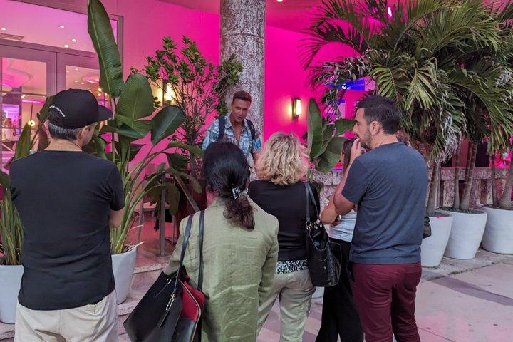 Award-winning Art Deco & Neon Lights Walking Tour in Miami Beach