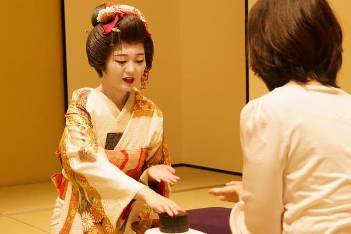 Asakusa Geisha Performance and Tea House Experience