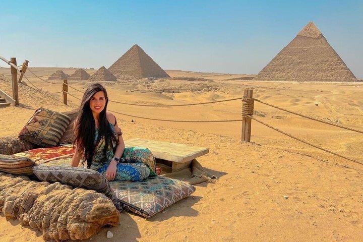 Giza Pyramids Tour with Nine Pyramids Lounge Breakfast