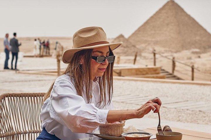 Giza Pyramids Tour with Nine Pyramids Lounge Breakfast