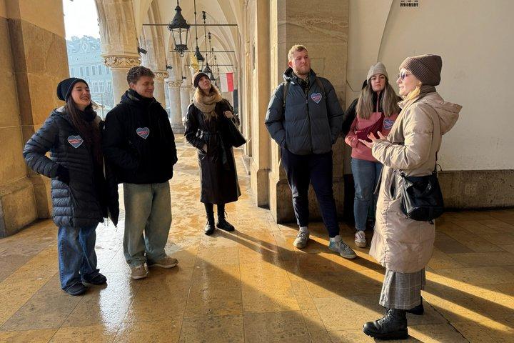 Krakow Old Town & Wawel Walking Tour with Local Tips & Food Spots