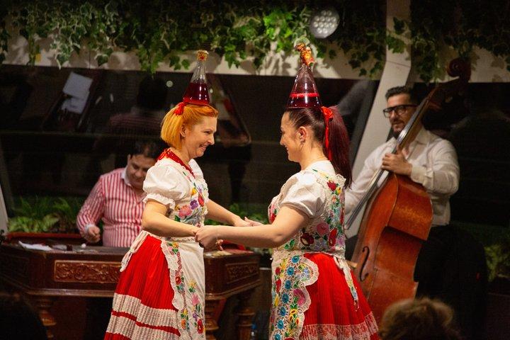 4 Course Dinner Cruise with Operetta, Folk Show and Welcome Drink