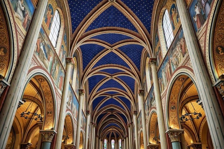 Paris Saint-Germain Private Tour: Hidden Gems, Cafés & History