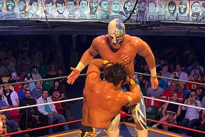 Drinks, Music and Lucha libre on a Saturday Night in Mexico City