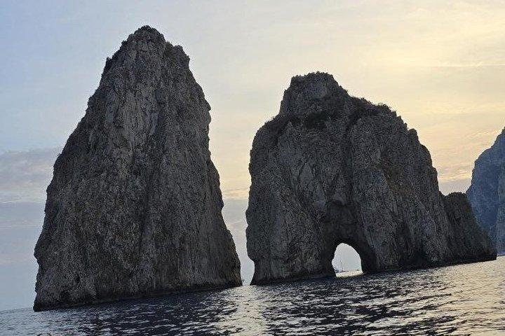 Capri Boat Tour : Small Group Luxury with Pizza and Beer