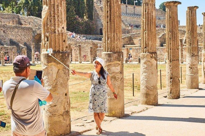 Pompeii Ruins & Scenic Sorrento Tour from Rome with Limoncello
