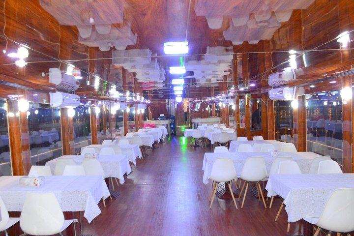 Dubai Dhow Cruise Dinner in Deira Creek