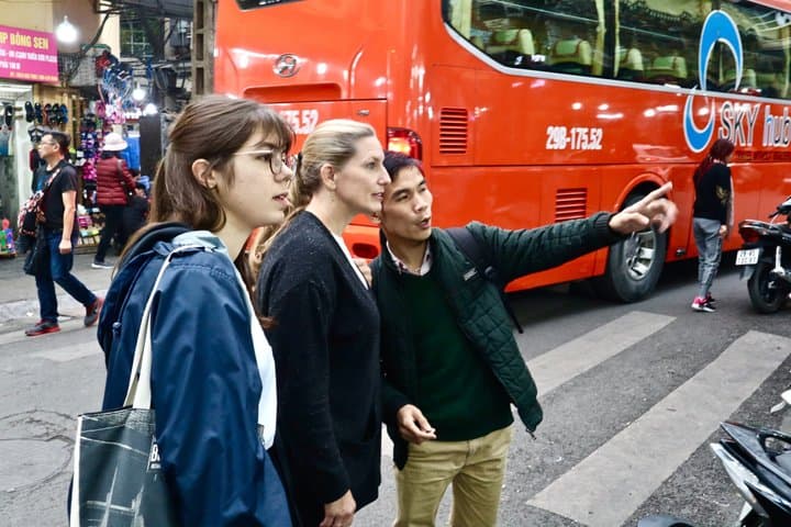 Osaka Food Tour with 10 Classic Japanese Tastings & Drinks