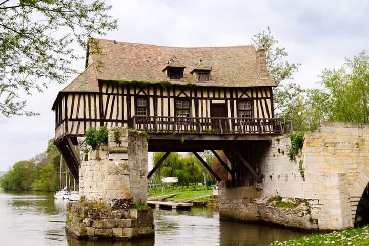 Giverny & Monet Gardens - Small Group(2-6) with Hotel Pickup