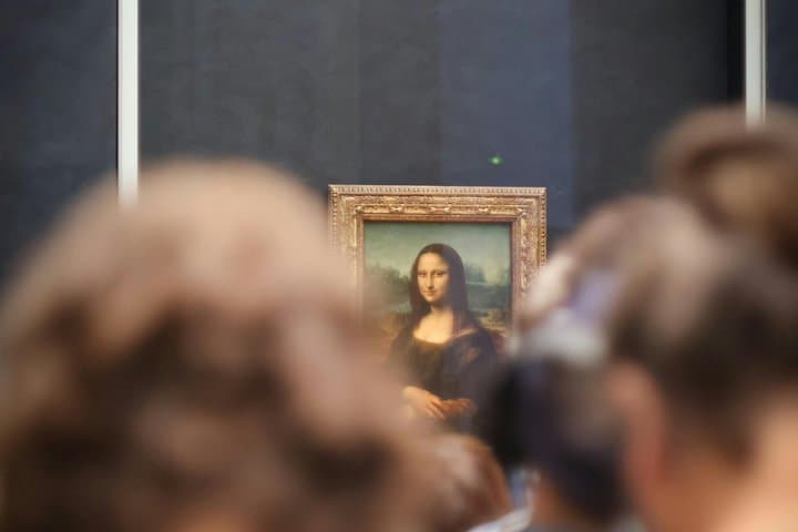 Louvre Museum Walking Tour (Small Group)