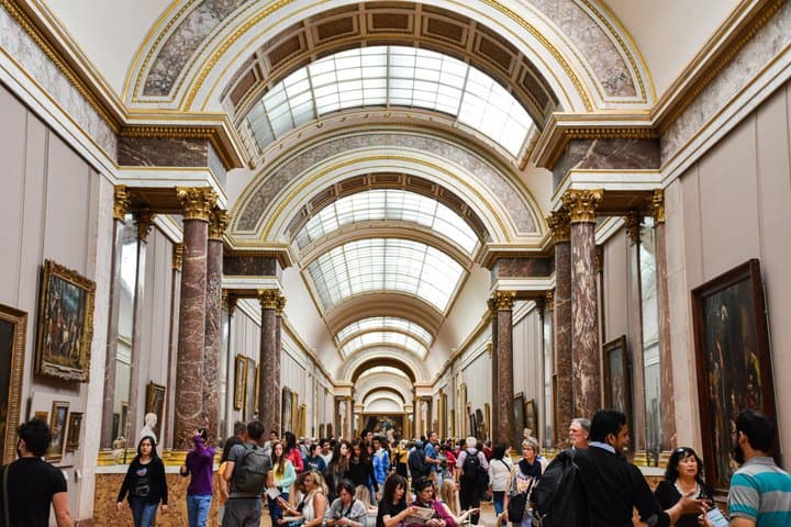 Louvre Museum Walking Tour (Small Group)