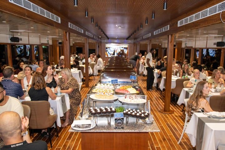 Luxury Dubai Marina Dhow Cruise – International Buffet & Tanoura