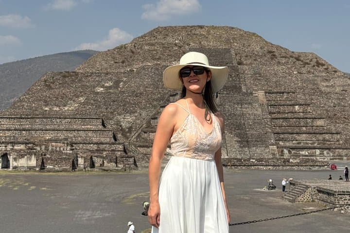 Balloon flight / Breakfast in the cave / CDMX pick-up + Pyramids