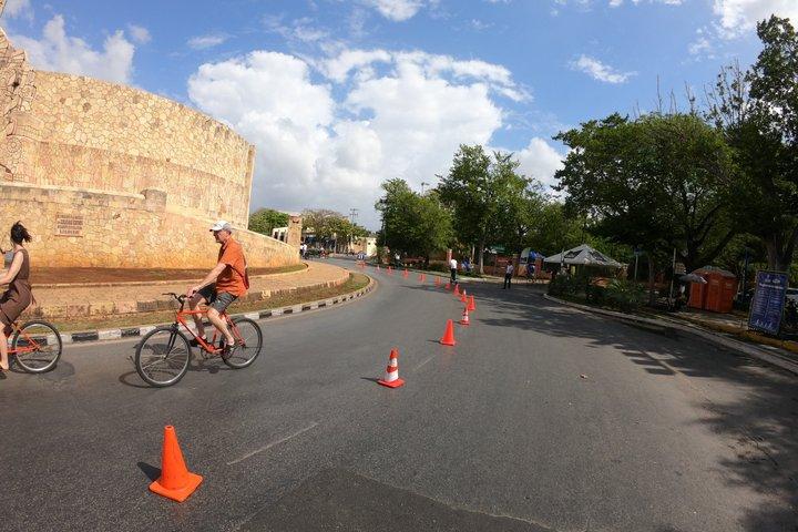 Mérida by E-Scooter: Paseo de Montejo and La Plancha Park
