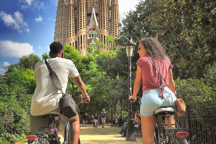 Barcelona Small-Group E-Bike Tour with Iconic Photo Stops
