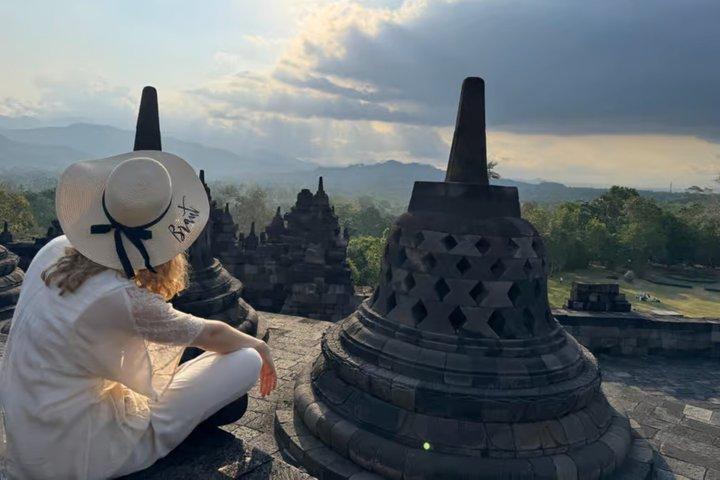 Borobudur ClimbUP guaranteed (sunrise option)& Prambanan Day Tour
