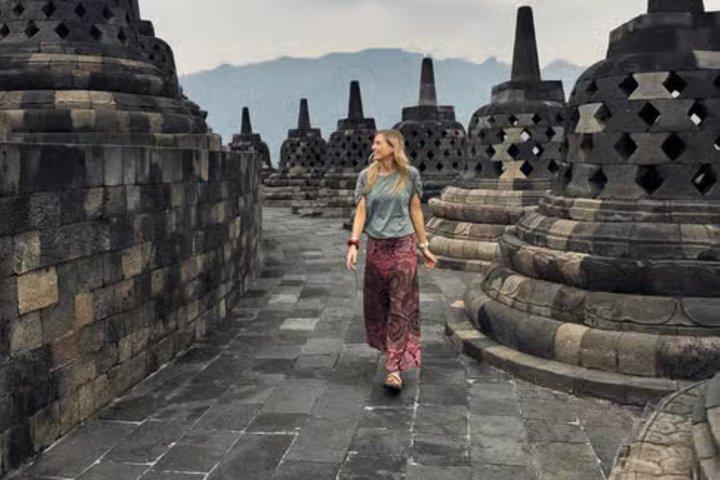 Borobudur ClimbUP guaranteed (sunrise option)& Prambanan Day Tour
