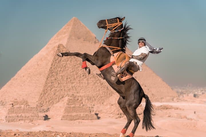 Pyramids of Giza tour with a professional photoshoot +(Editing)