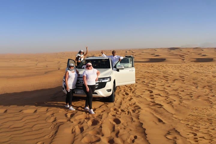 Dubai Desert Safari: 4x4 Red Dune & Sandboard Thrill