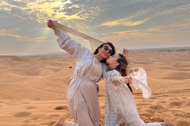 Dubai Desert Safari: 4x4 Red Dune & Sandboard Thrill