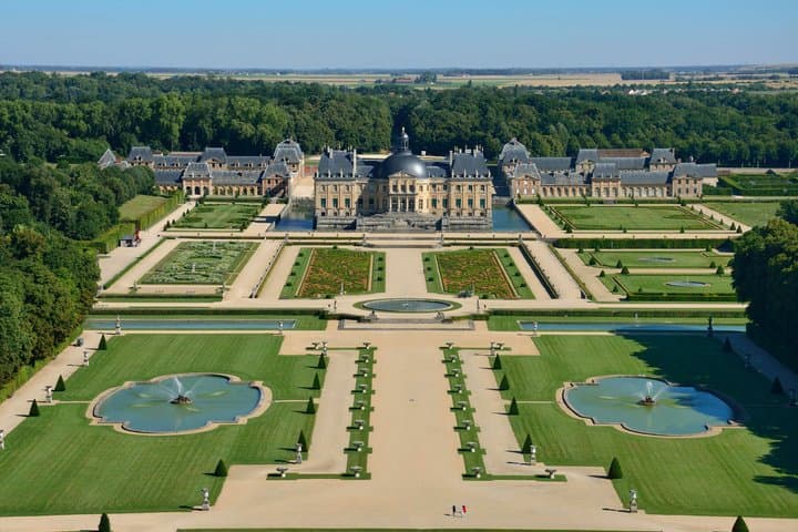 Half-Day Trip from Paris to Château de Fontainebleau