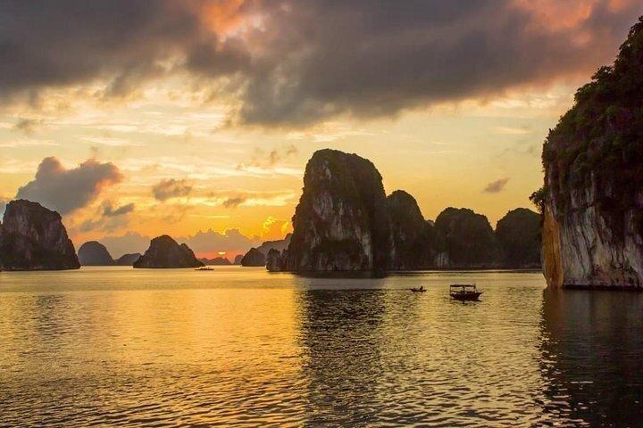 Ha Long Bay Luxury Day Tour from Hanoi