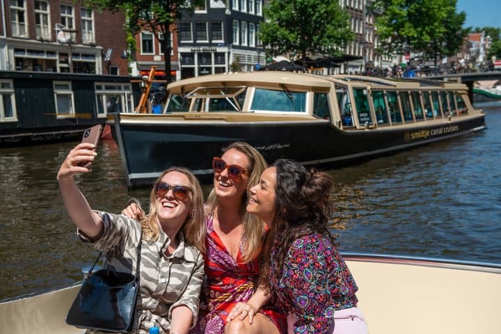 Amsterdam: Canal Cruise departure from the Anne Frank House