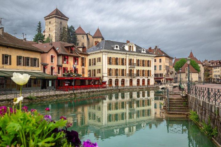 Annecy and Lake Annecy Private Day Tour from Lyon