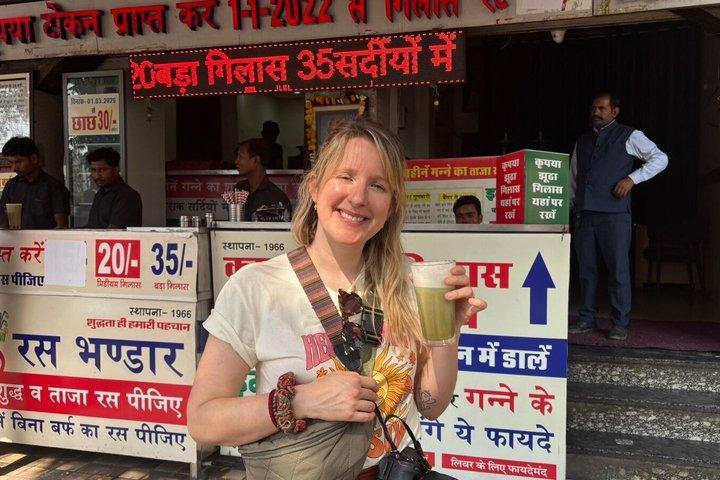 Udaipur: Old city Tuk Tuk Ride & Food Tour with Female guide