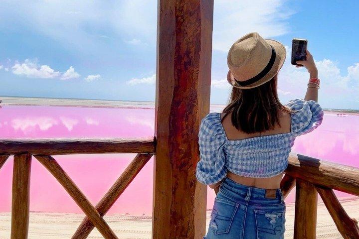Rio Lagartos and Las Coloradas Pink Lakes Boat Tour from Cancun