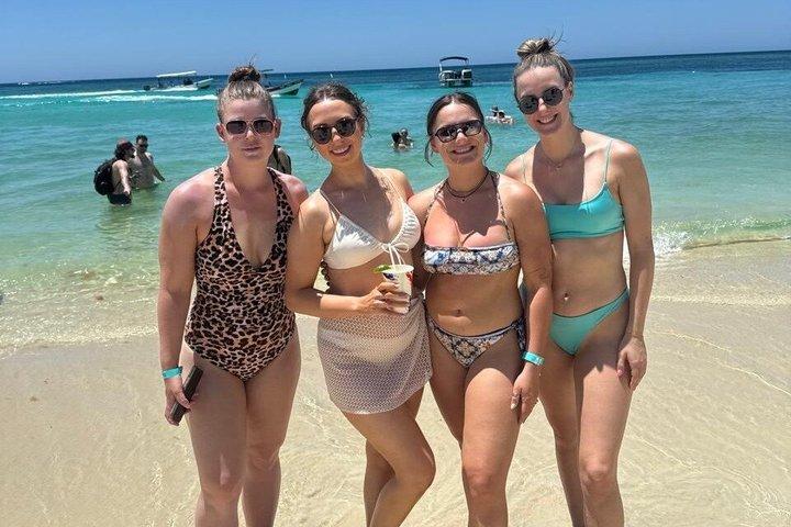 Roatan Private Wildlife Sloth Chocolate Rum and WestBay Beach Day