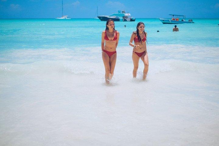 Saona Island Catamaran and Beach with Lunch from Bayahibe