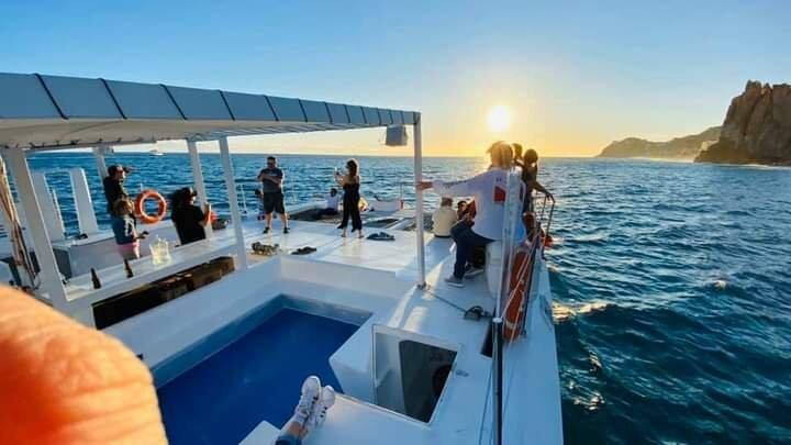 Sunset Party Catamaran with drinks and snacks in Cabo