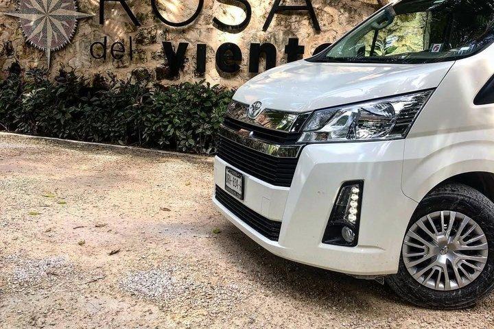 From Puerto Morelos: Private Deluxe Transport to Cancun Airport