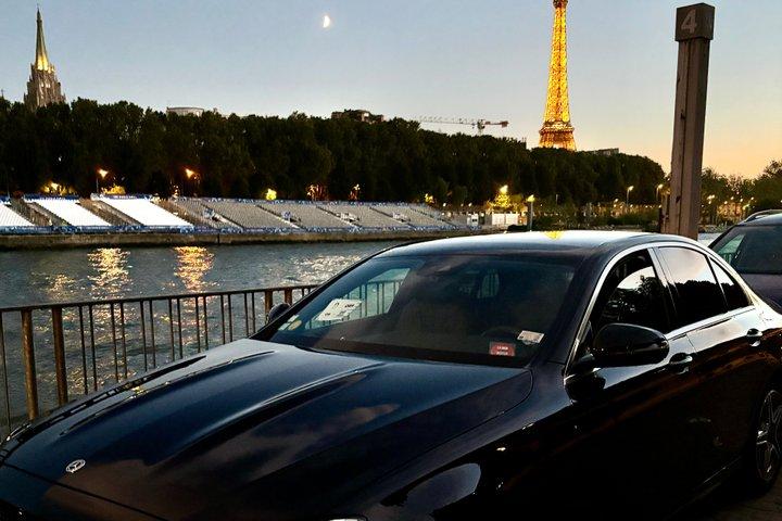 Private tour of the essentials of Paris with driver