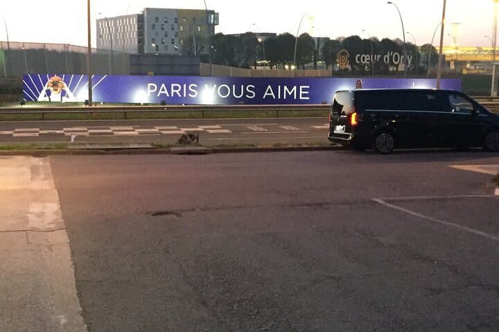 Private CDG transfer to central Paris with driver