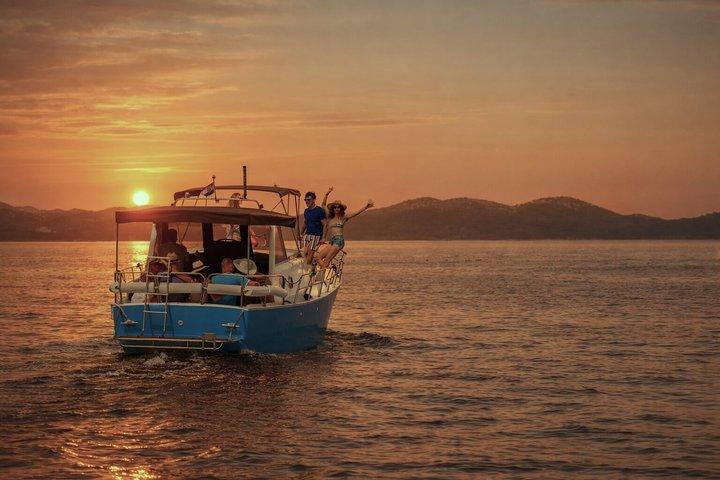 Zadar Sunset Tour by Boat with Wine and Snacks