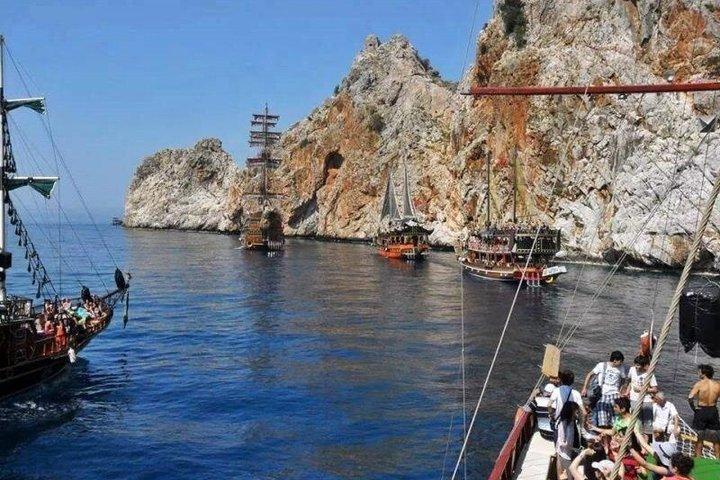 Alanya Pirate Boat Tour with Foam, Lunch, Soft Drinks , Transfer
