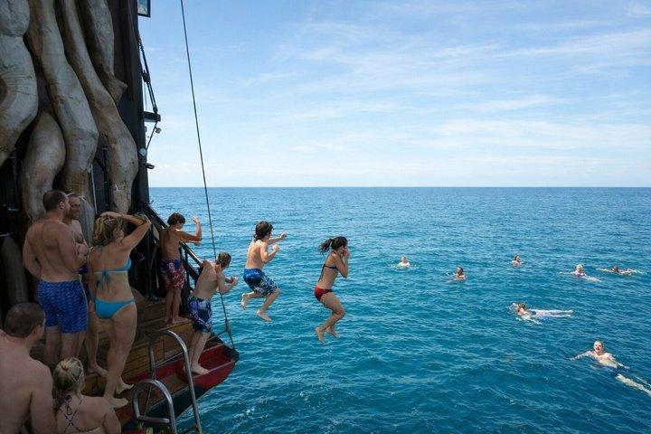 Alanya Boat Trip : Pirate Boat Tour with Foam Party-All inclusive