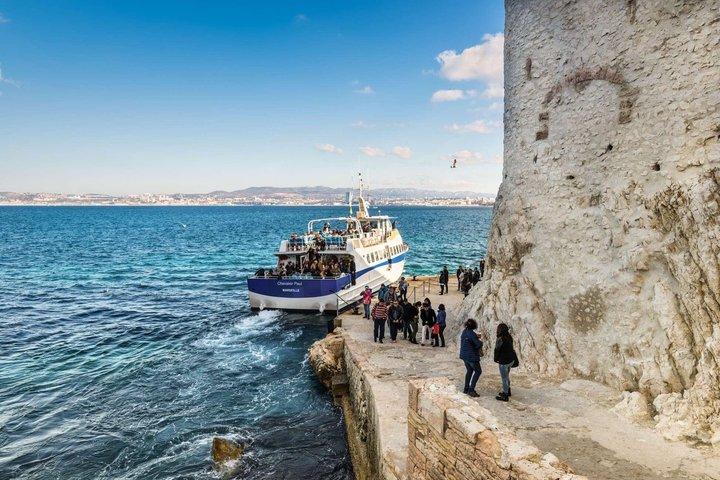 Marseille: Boat Trip and entrance to IF Castle with a host