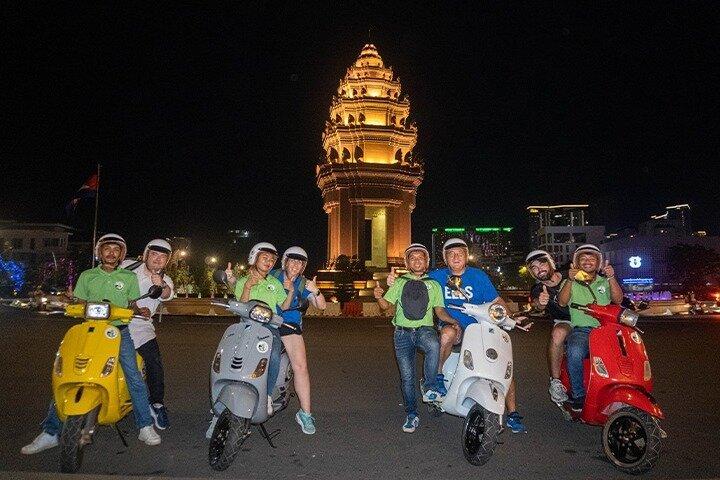 Phnom Penh: 4 hours Evening City Highlights Vespa or Tuk Tuk