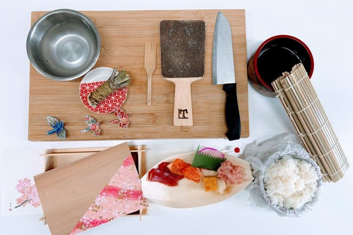 Tokyo: Tsukiji Fish Market Tour & Sushi Making with Tuna Tasting