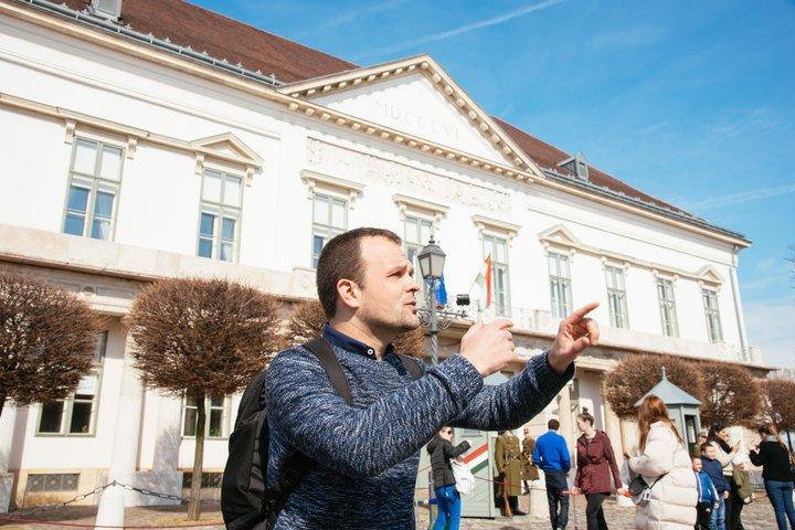 Historic Buda Castle Tour with Matthias Church