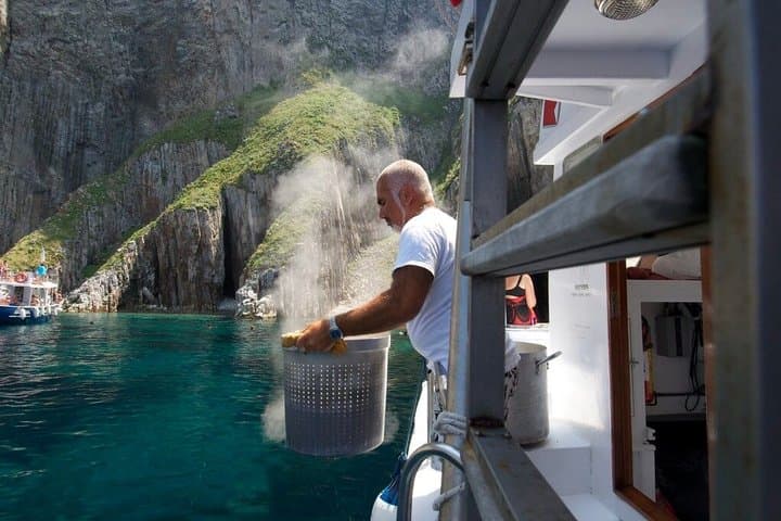 Ponza Island 5 Hour Boat Tour with Lunch and Snorkeling Option
