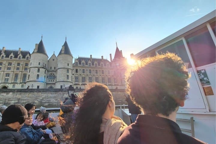 Paris Seine River Sightseeing Guided Cruise Vedettes du Pont Neuf