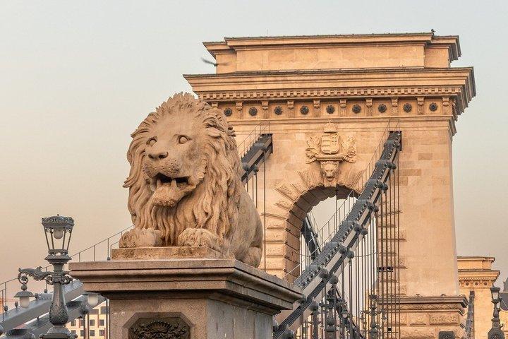 Budapest Walking Tour: Parliament, Basilica & Danube River Cruise