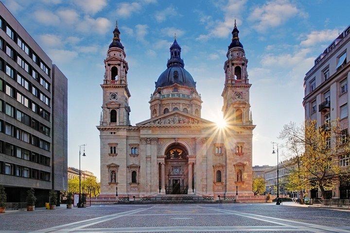 Budapest Walking Tour: Parliament, Basilica & Danube River Cruise