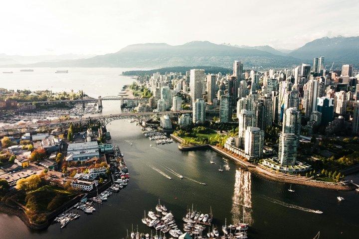 Small Group Vancouver Tour with Capilano Suspension Bridge