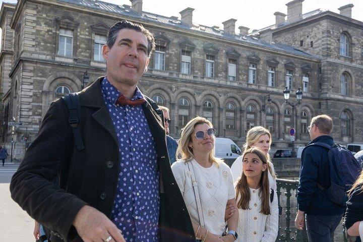 The Best Unseen Sights of Paris, Half a day walking Tour